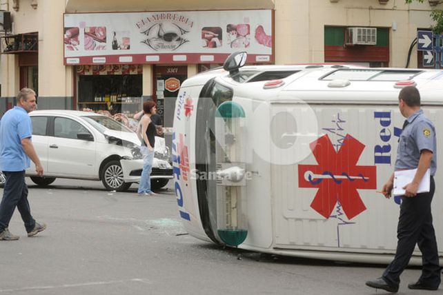 Vecinos de barrio Constituyentes piden un semáforo para una esquina peligrosa