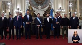 En el Salón Blanco, el Presidente recibió los saludos de los visitantes.&nbsp;