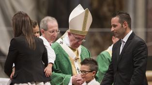 El Papa inaugura sínodo con férrea defensa del matrimonio tradicional