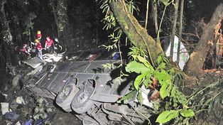 El choque de un ómnibus  en Brasil dejó 54 muertos