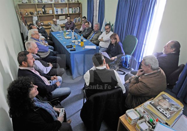 Los sindicalistas. Expresaron que hace un año que no son convocados para hablar del tema / Foto: Manuel Testi - Uno Santa Fe