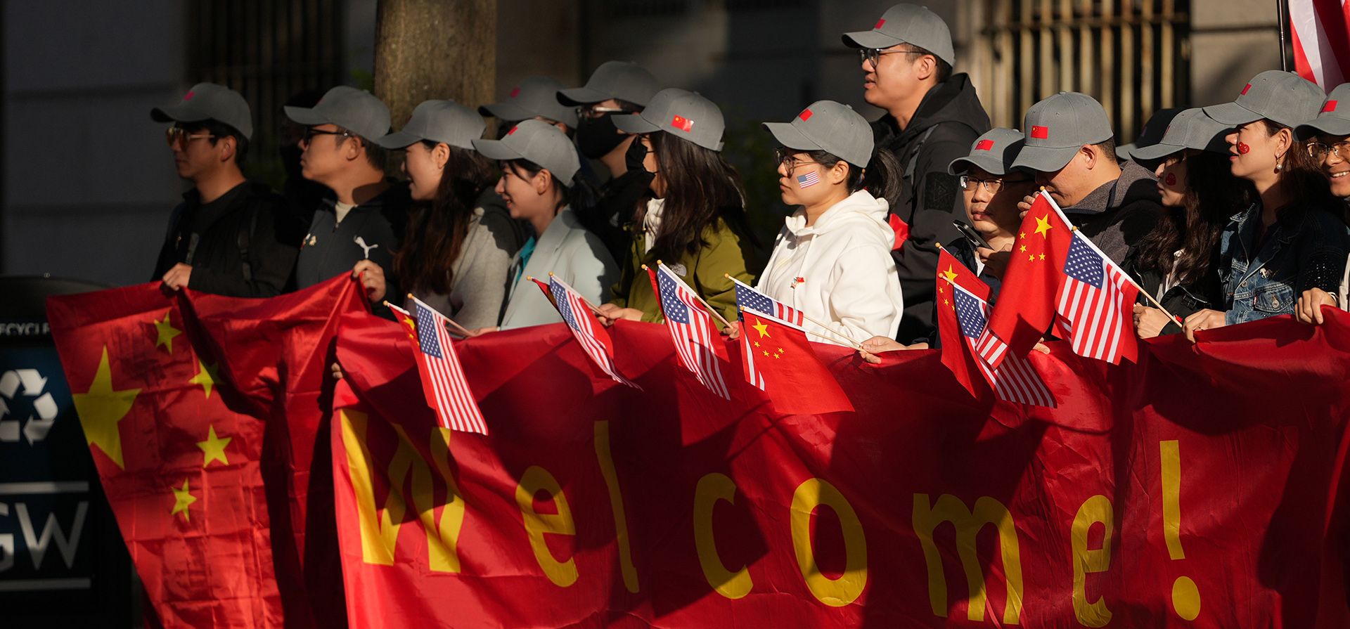 Manifestantes pro-China se manifiestan cerca de la Casa Blanca, el jueves 24 de septiembre de 2026, en Washington. (Foto AP/Mark Schiefelbein) Manifestantes pro-China se manifiestan cerca de la Casa Blanca, el jueves 24 de septiembre de 2026, en Washington. (Foto AP/Mark Schiefelbein)