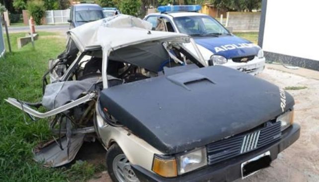 El hecho fue protagonizado por un Fiat 147 con seis ocupantes y una camioneta Toyota Hilux.