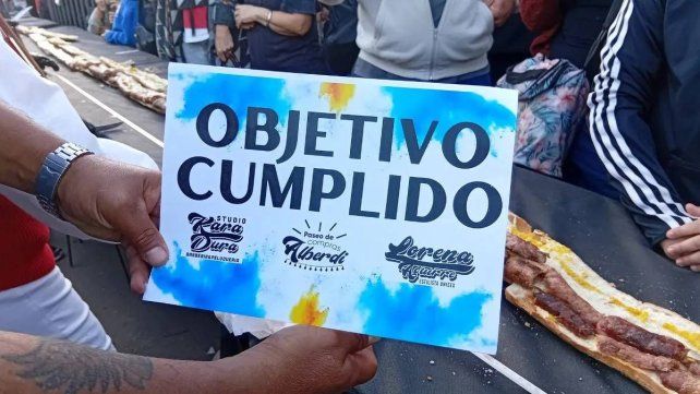 Santo Tomé rompió el récord mundial Guinness del choripán más largo del mundo: más de 270 metros