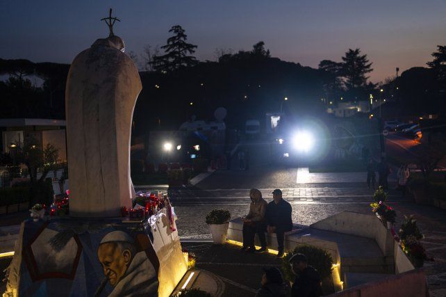Ofrendas y plegarias para el Papa Francisco