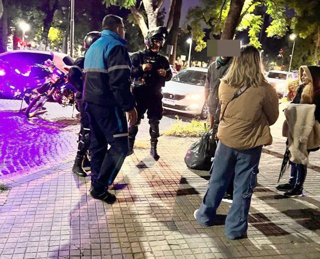 El operativo de prevención realizado anoche en parque Independencia por el partido de vóley entre Argentina y Serbia. Esta noche se repetirá. 