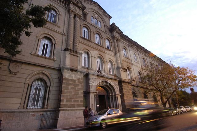 Cierre total. Aun los establecimientos de gestión privada que no acataban el paro debieron cancelar el dictado de clases.