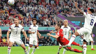 Estados Unidos y Gales empataron 1 a 1 en el estreno de ambos en el Mundial.