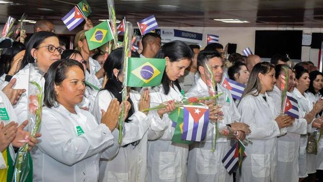 Bolsonaro no logra reemplazar a losocho mil médicos cubanos de Dilma