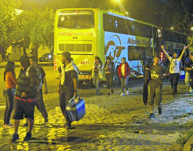 El regreso de los últimos colectivos a Rosario se estiró hasta después de las 22.