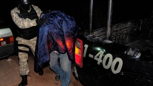 Rescataron a un nene de 7 años al que sus padres mantenían amordazado y atado a una silla