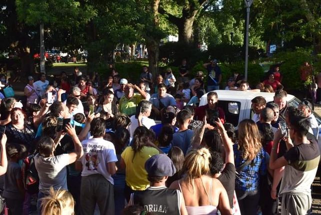 Concordia: Una multitud recibió a Yanina Lescano