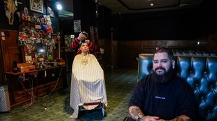 Las barberías crecieron al calor del surgimiento de un nuevo consumidor masculino, con mayor frecuencia de corte, y la transformó. Un espacio de experiencia&nbsp; social, incluso ritual.