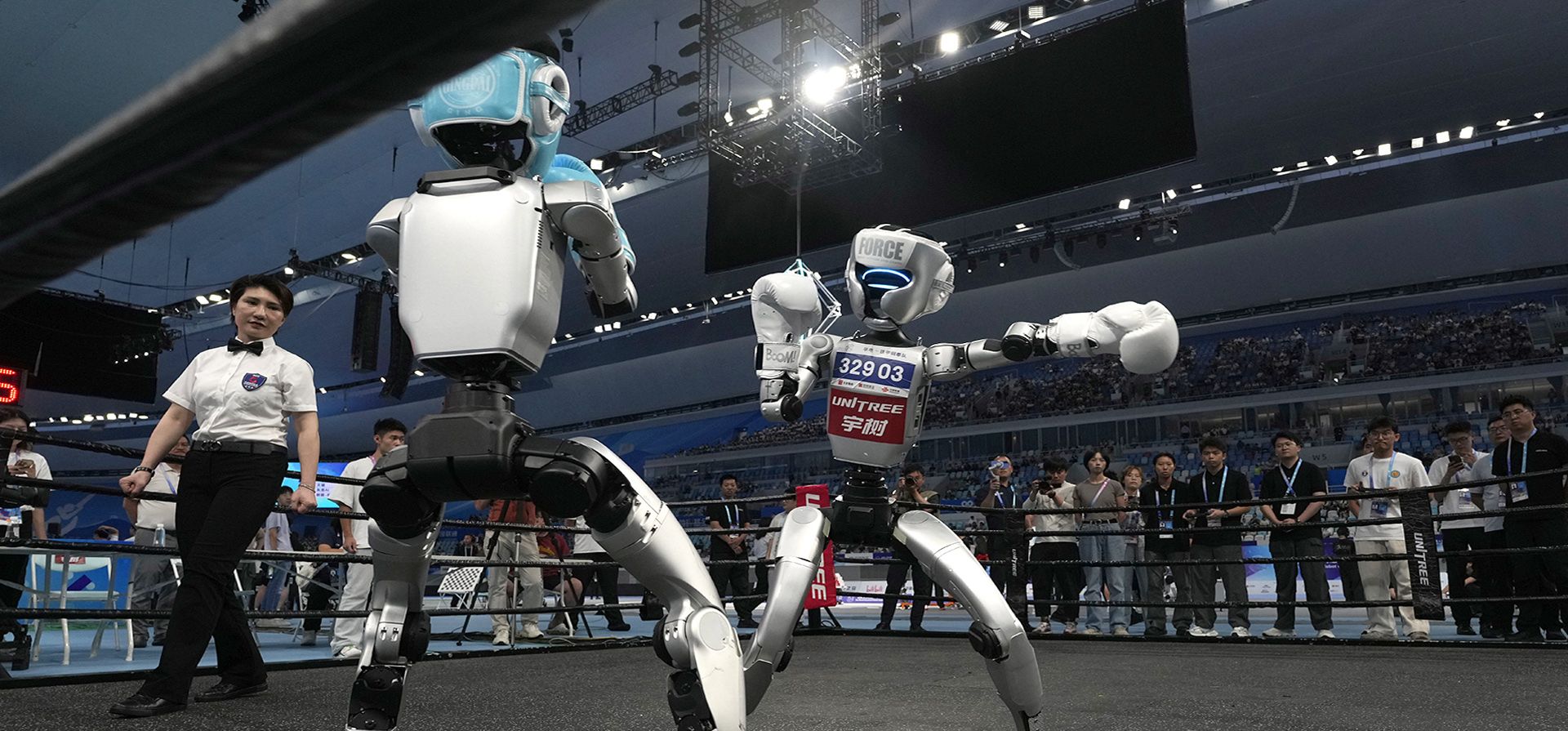 Robots compiten en el evento de Combate Libre de los Juegos Mundiales de Robots Humanoides, celebrados en Pekín, China, el viernes 15 de agosto de 2025. (Foto AP/Ng Han Guan)