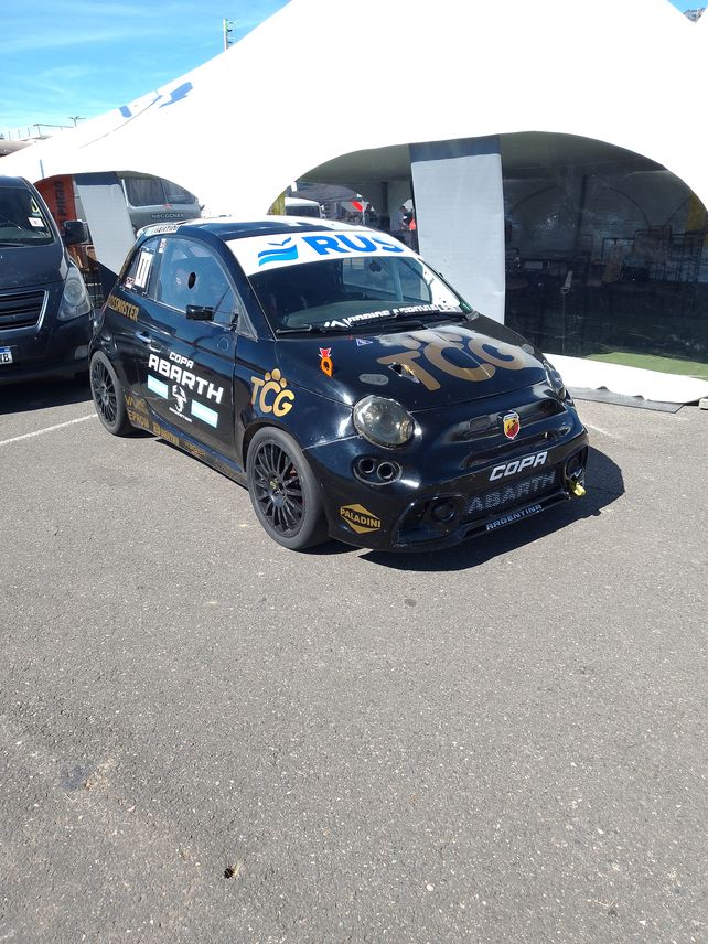 El Fiat Abarth listo para salir a la pista. De la categoría escuela surgieron muchos al TN
