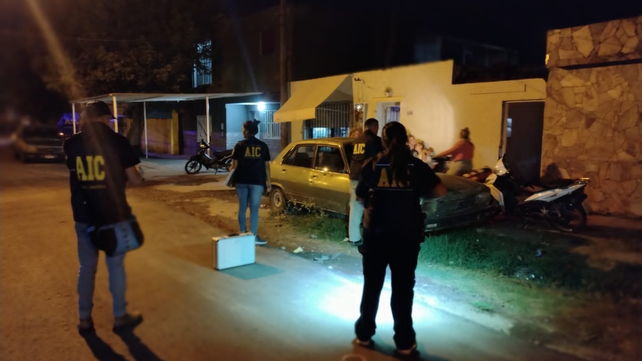 Personal de la AIC trabaja en el lugar donde fueron atacados Juan José Gómez y su esposa Beatríz.&nbsp;