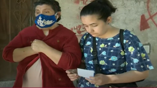 Video: una mujer destrozó un Registro Civil y luego se arrepintió: dijo que los empleados se burlaban