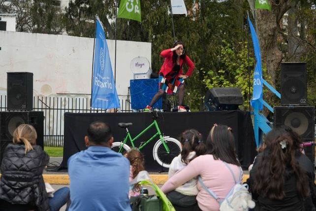 La Calle Recreativa festejó sus 16 años con una convocatoria récord pese al frío