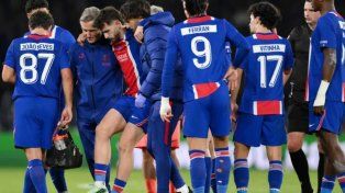 Preocupación en PSG tras el golpe ante Barcelona que dejó a Kvaratskhelia lesionado