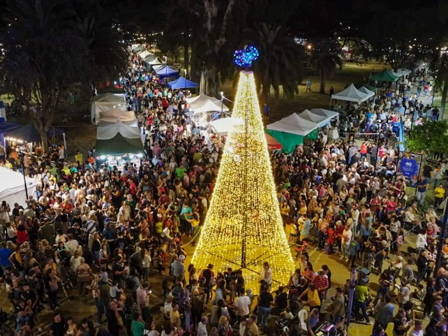 Una multitud de visitantes copó la plaza central de Venado para festejar a la virgen patrona de la ciudad