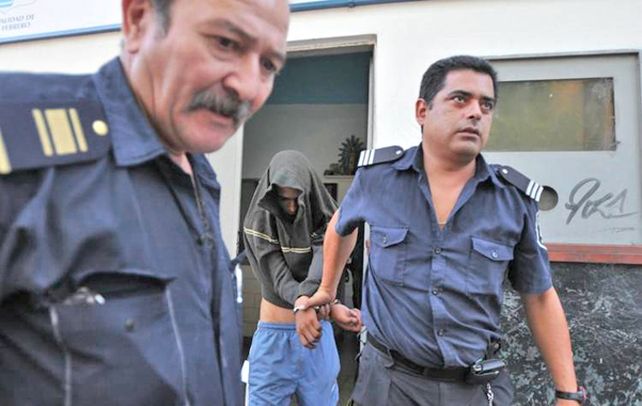 Brian Garay ayer tras ser arrestado mientras se refugiaba en la casa de su madre.