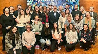 Diplomáticos argentinos recibieron a familiares y sobrevivientes del ataque de 2017.