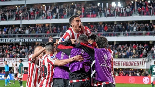 Estudiantes de La Plata goleó 3-0 a Goiás.