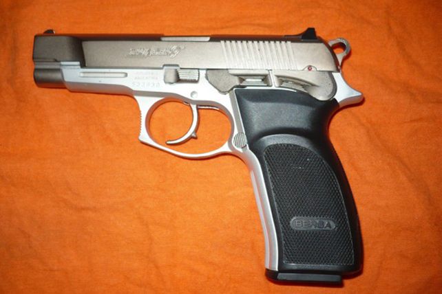 Secuestraron un arma de guerra en el oeste de la ciudad y detuvieron a un joven