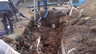 La Municipalidad de Paraná renovó cañerías de agua potable en Bulevar Racedo.