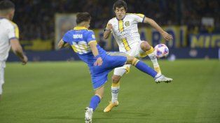 Buen regreso. Malcorra lucha con Romero. El volante de Central le dio un salto de calidad al equipo.