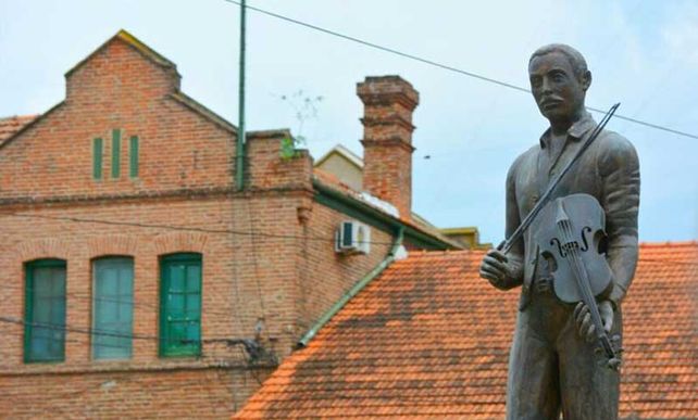 Homenaje a Cayetano Silva en la ciudad de Venado Tuerto. 