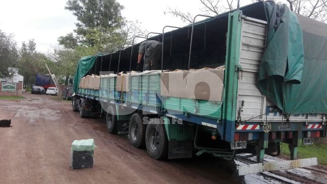 En un camión transportaba 30 kilos de hojas de coca disimulados entre bolsas de azúcar