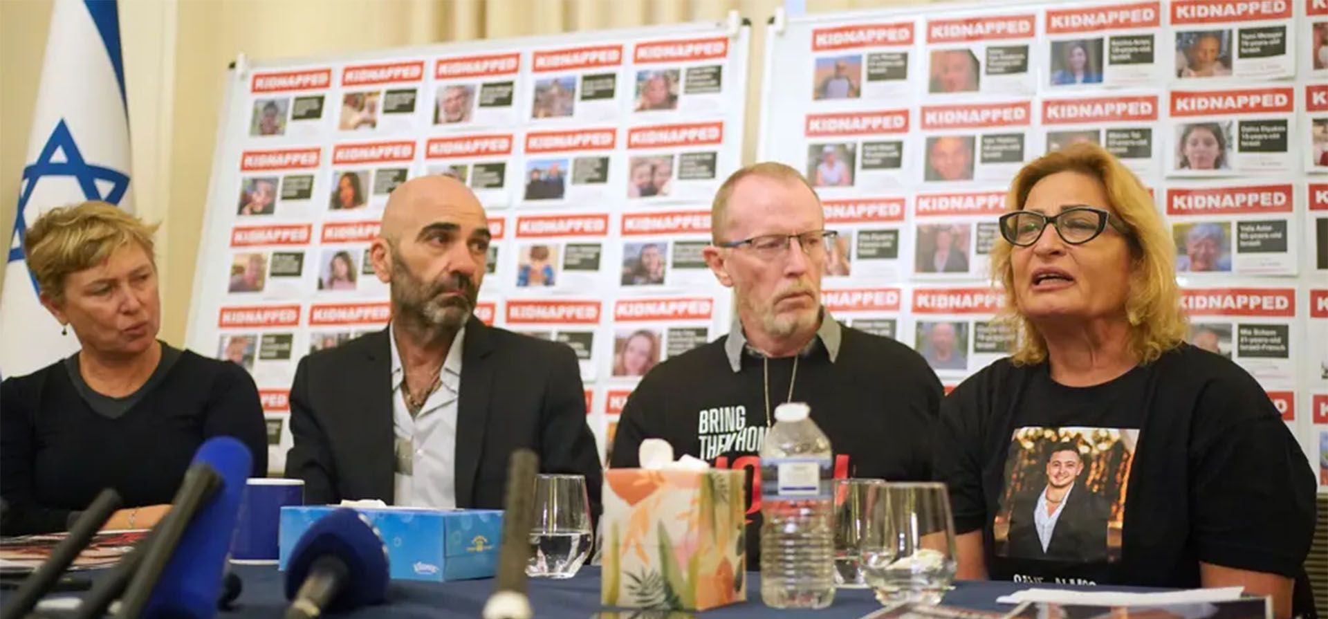 Los familiares de los rehenes israelíes Emily Hand, de nueve años, Almog Meir, de 21, y Yotam Haim, de 28, dan una conferencia de prensa en la embajada israelí, Londres, Reino Unido. Fotografía: Victoria Jones/PA Los familiares de los rehenes israelíes Emily Hand, de nueve años, Almog Meir, de 21, y Yotam Haim, de 28, dan una conferencia de prensa en la embajada israelí, Londres, Reino Unido. Fotografía: Victoria Jones/PA