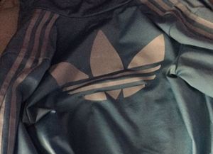 A un año de la polémica del vestido, una chaqueta provoca nueva confusión