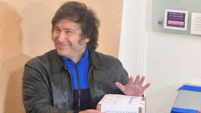 El candidato libertario votó pasado el mediodía.