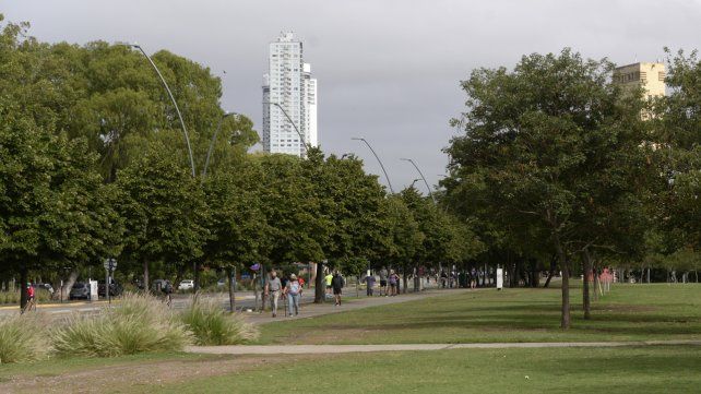 Este jueves llegó con cielo algo nublado y con mucha inestabilidad. Hay anuncios de lluvia. 
