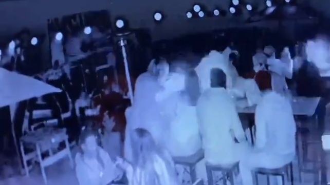VIDEO│Una explosión en una cervecería dejó una chica muerta y ocho heridos