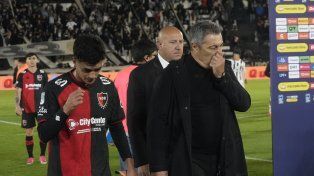 Newells se quedó sin nada por carecer de puntería en las buenas chances que tuvo