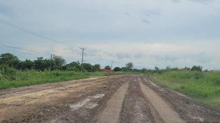 El Chaquito: vecinos reclaman el arreglo urgente del camino de acceso ante el riesgo de quedar aislados por la creciente