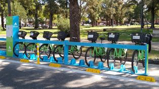 Actualmente las bicis públicas cuentan con 79 estaciones distribuidas en la ciudad, y más de 116 mil usuarias y usuarios inscriptos al sistema.