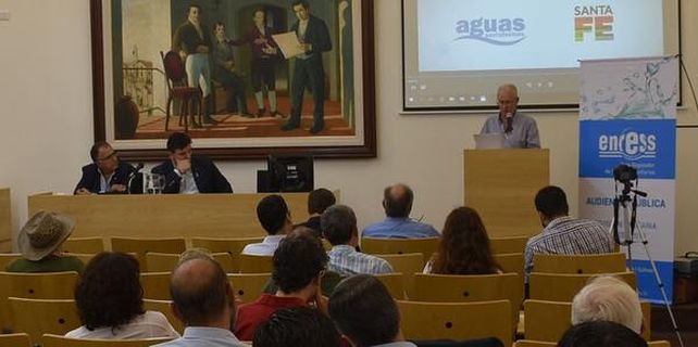 Exposición. Lamberto participó de la audiencia pública por el aumento del agua potable.