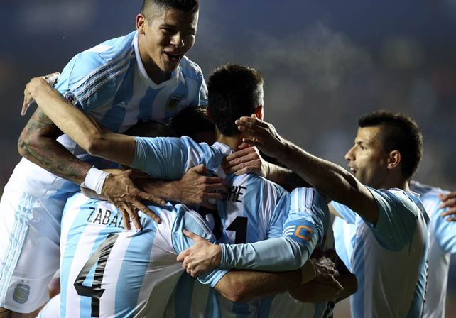 Argentina se metió en la final de la Copa con una victoria aplastante ante Paraguay
