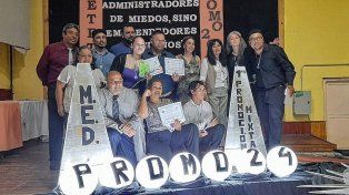 Las primeras mujeres que se recibieron de electricistas San Elena se mostraron emocionadas.
