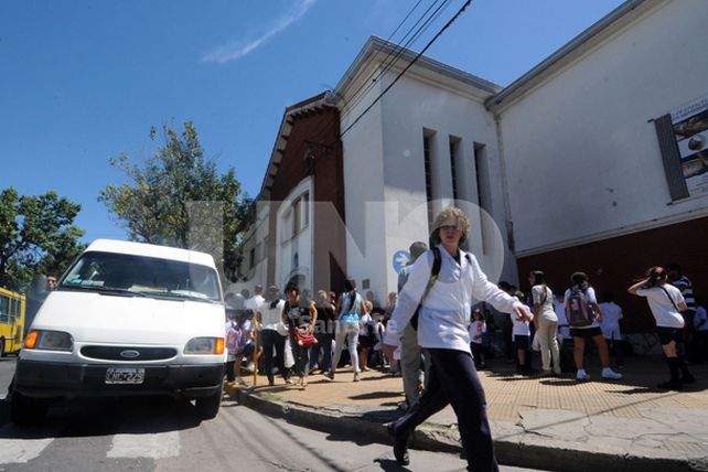 Empiezan las clases pero el conflicto docente se mantiene