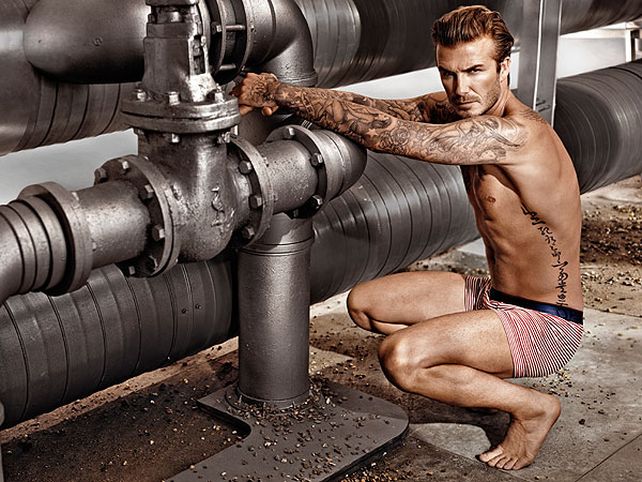 Beckham tiene de 40 años y es modelo publicitario.