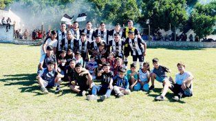 En un partidazo, en Altos del Valle, La Casita le ganó 3 a 1 a Banco con uno menos y logró el segundo puesto en la tabla anual.