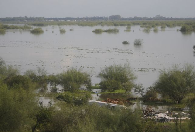Evacuación y asistencia. Unas 30 familias viven en el valle de inundación