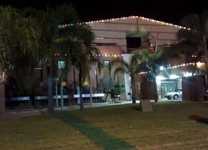 El hospital de Niños se anticipa a la Navidad e ilumina su fachada