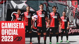 Presentaron la nueva camiseta que usará Newells en esta temporada
