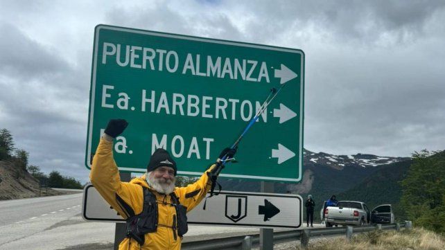Guillermo Tibaldi caminó 3.000 kilómetros para homenajear a los tripulantes del ARA San Juan